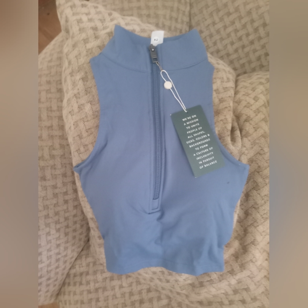 Half zipper short sleeve crop top
